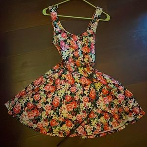 Flowery swing dress w/ brown belt that can come off.